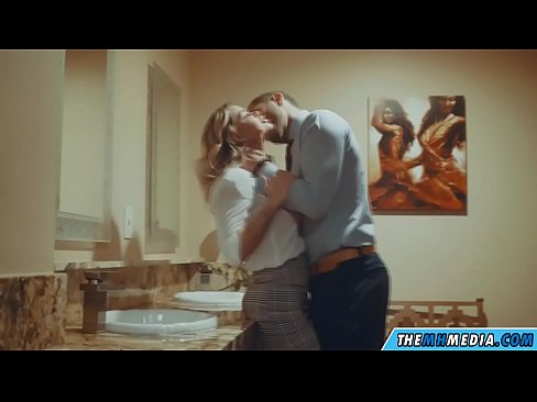 ❤️ Cando unha loura tetona seduce nun baño público ❤️ Porno a nós gl.josporn-com.ru ﹏